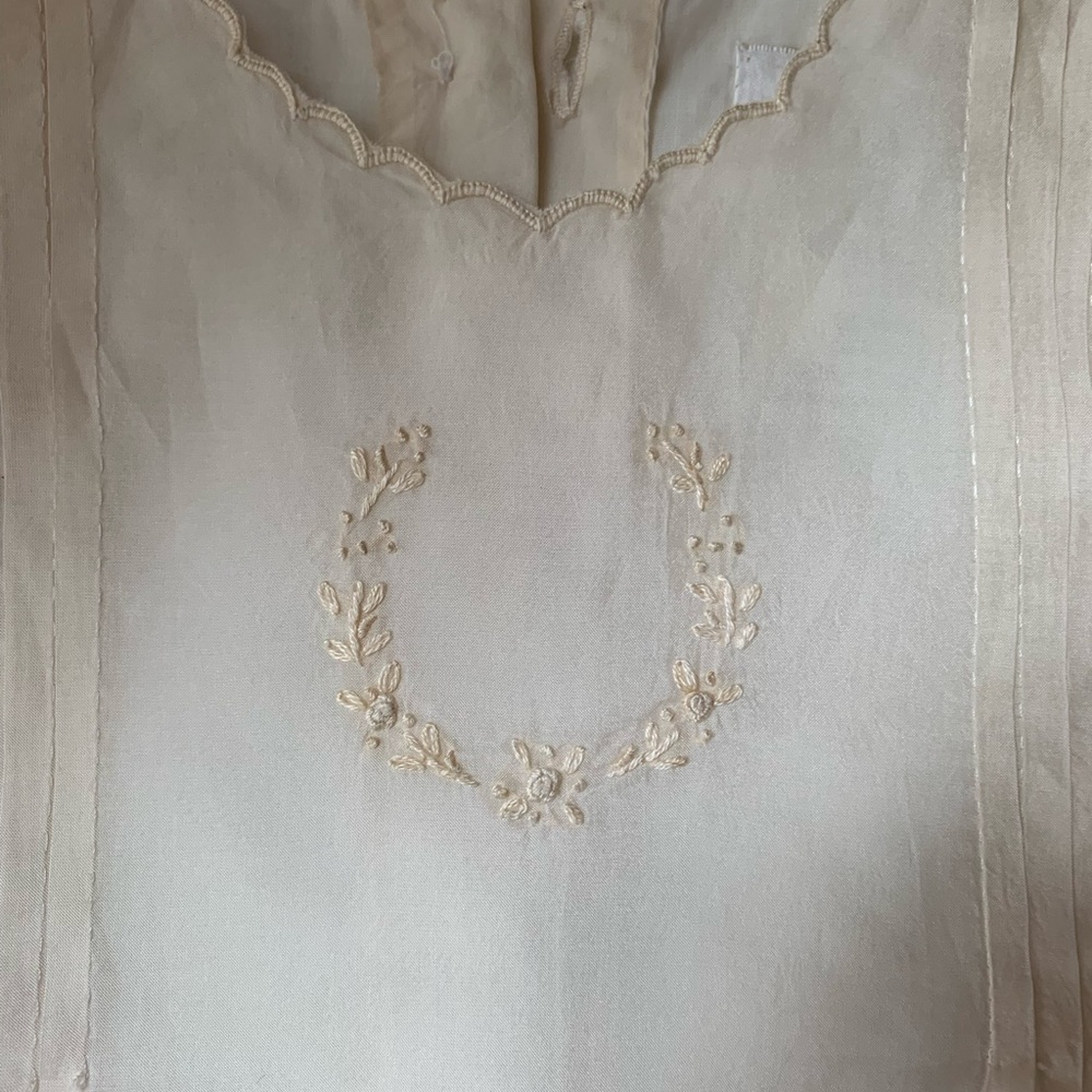 Strasburg girls heirloom organza silk dress. 12 month, embroidered ivory flower